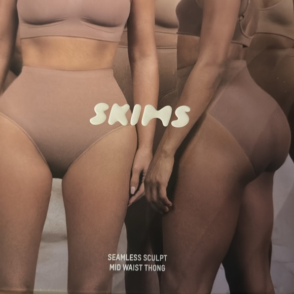 New 
Shaping Underwear
MID WAIST THONG‎ - Picture 6 of 10